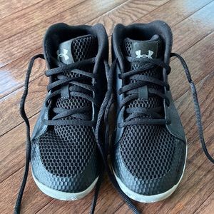 Boys Under Armor Tennis Shoes
